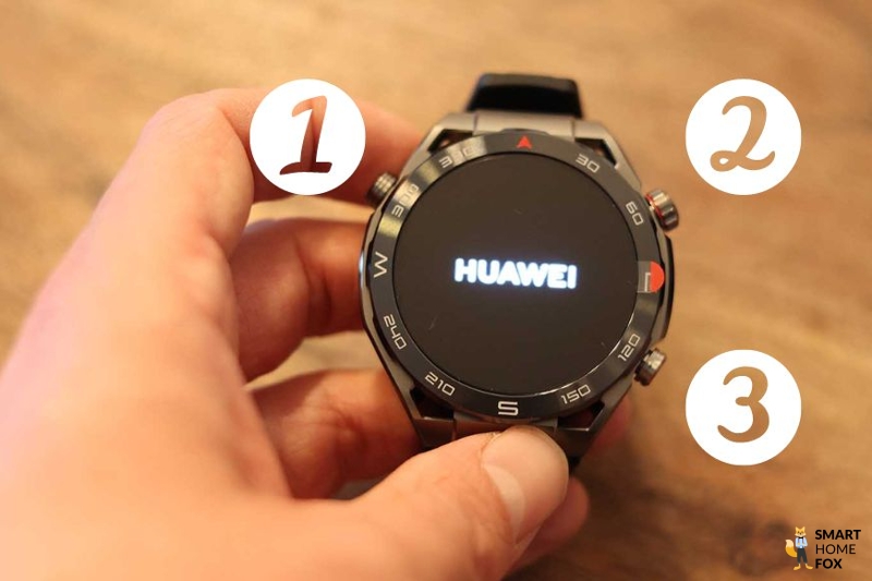 Вы можете увидеть часы Huawei Watch Ultimate.